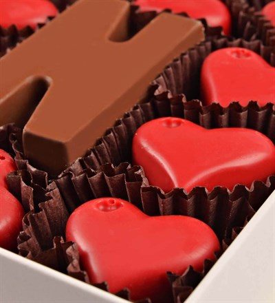 Sevgililer Gününe Özel Baş Harfli ve Kalpli Çikolata