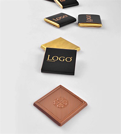 Siyah Firma Logolu Madlen Çikolata